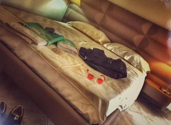 לינה וארוחת בוקר Gianninella אגרופולי